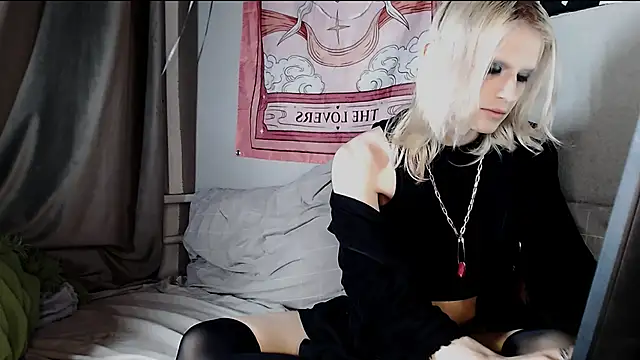 Snapshot of Alien_Bella chatting on June 2026 11:55:01 PM Alien Bella online show from June 2026 11:55:01 PM