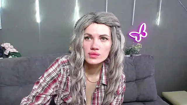 Snapshot of MilaLoona chatting on March 2026 07:47:01 AM MilaLoona online show from March 2026 07:47:01 AM