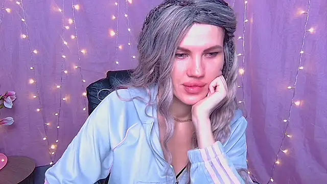 Snapshot of MilaLoona chatting on March 2026 01:00:01 PM MilaLoona online show from March 2026 01:00:01 PM