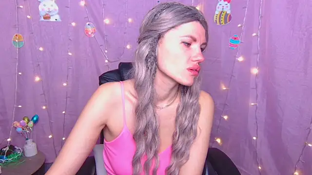 Snapshot of MilaLoona chatting on April 2026 06:13:05 AM MilaLoona online show from April 2026 06:13:05 AM