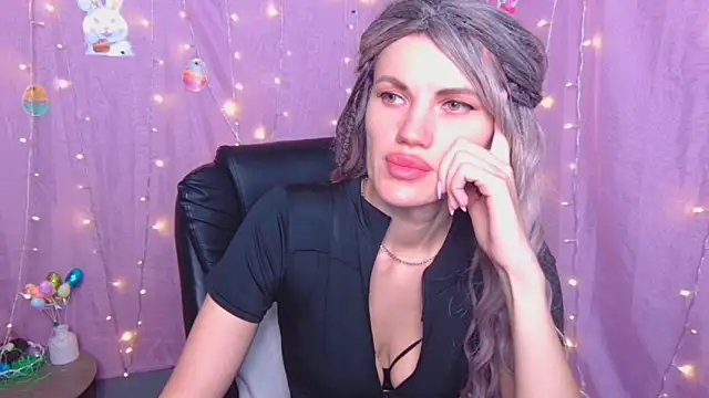 Snapshot of MilaLoona chatting on April 2026 06:07:02 AM MilaLoona online show from April 2026 06:07:02 AM