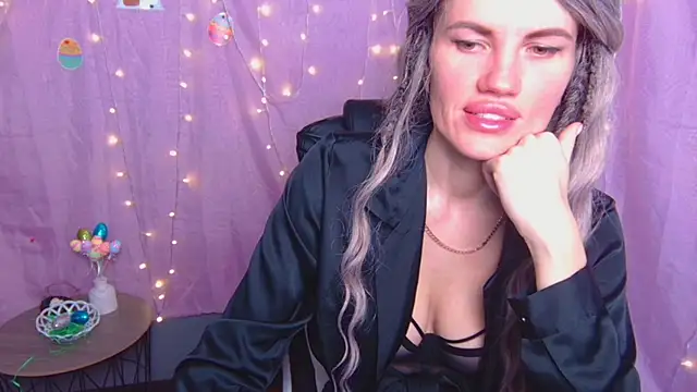 Snapshot of MilaLoona chatting on April 2026 06:40:02 AM MilaLoona online show from April 2026 06:40:02 AM