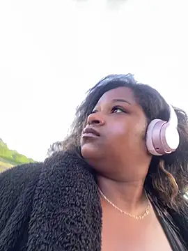 BigFineSelena online show from May 2026 12:01:02 PM