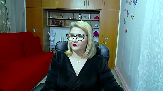 Snapshot of LucilleFenlys chatting on February 2025 09:33:02 PM LucilleFenlys online show from February 2025 09:33:02 PM