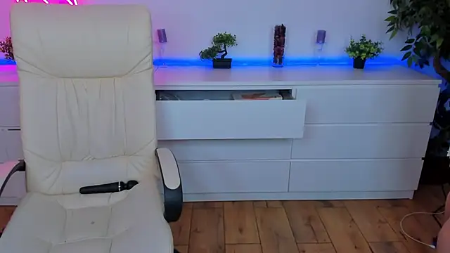 Snapshot of Kamilla_Hot chatting on January 2025 03:47:01 PM Kamilla Hot online show from January 2025 03:47:01 PM