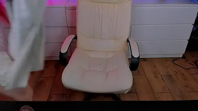 Snapshot of Kamilla_Hot chatting on January 2025 03:29:02 PM Kamilla Hot online show from January 2025 03:29:02 PM