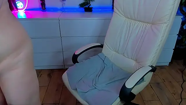 Snapshot of Kamilla_Hot chatting on February 2025 01:03:01 AM Kamilla Hot online show from February 2025 01:03:01 AM