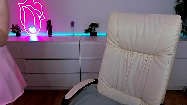 Snapshot of Kamilla_Hot chatting on March 2025 06:35:02 AM Kamilla Hot online show from March 2025 06:35:02 AM