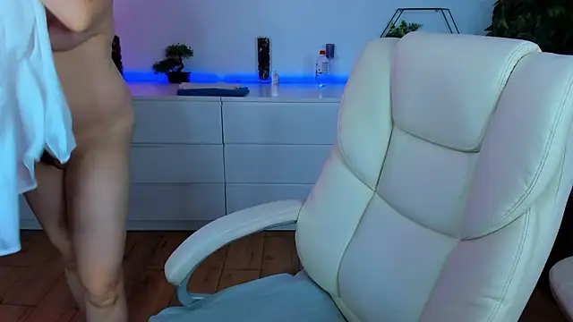 Snapshot of Kamilla_Hot chatting on October 2025 05:56:02 PM Kamilla Hot online show from October 2025 05:56:02 PM