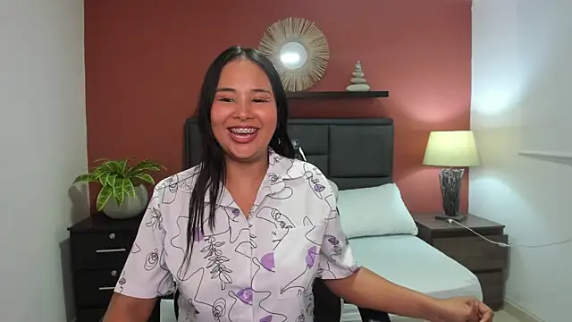 isabella florez online show from December 2024 07:03:02 PM