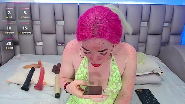 Kittywhiteass online show from November 2025 03:42:02 AM