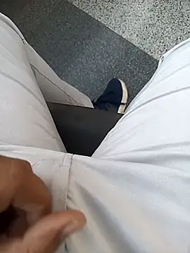 witchhunter1 online show from November 2025 01:38:02 AM