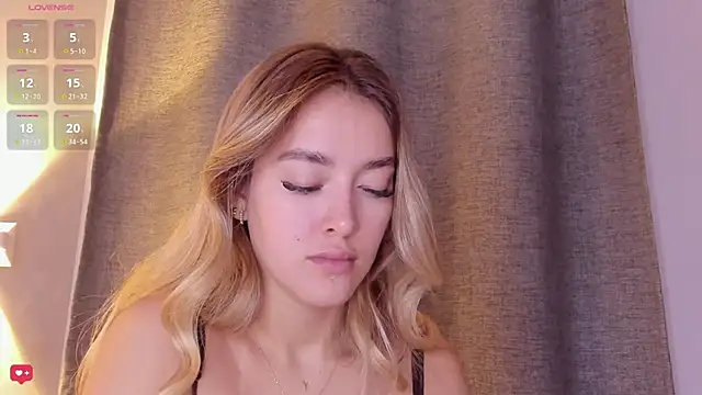 Assh lee  online show from October 2025 01:00:01 PM