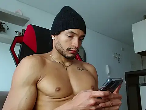 Snapshot of Robyn_Miller chatting on October 2025 09:48:01 PM Robyn Miller online show from October 2025 09:48:01 PM