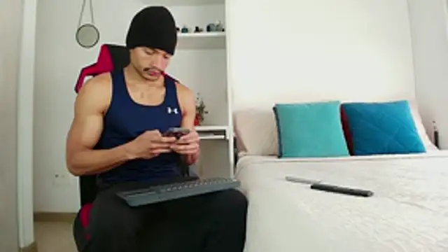 Snapshot of Robyn_Miller chatting on November 2025 07:24:01 PM Robyn Miller online show from November 2025 07:24:01 PM