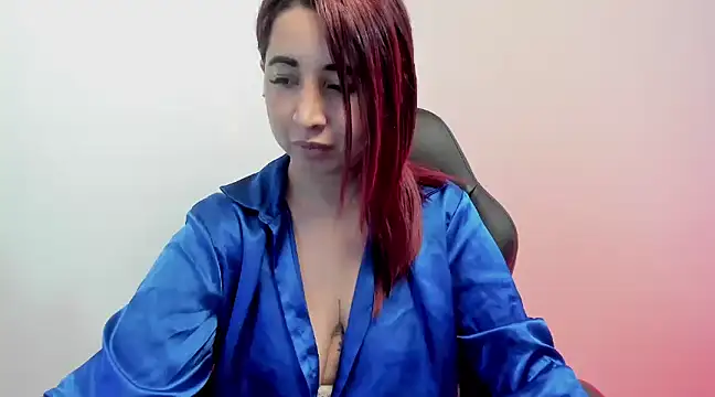 Snapshot of madelaine_blosson chatting on December 2024 12:16:02 PM madelaine blosson online show from December 2024 12:16:02 PM