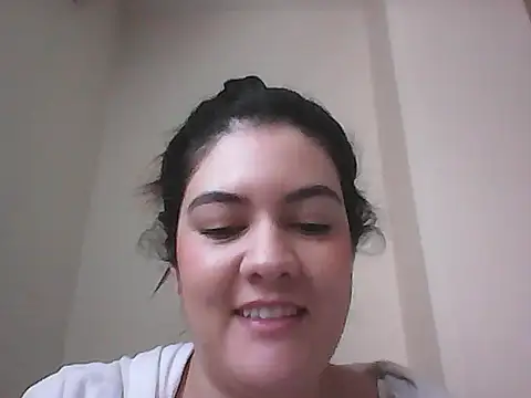 Snapshot of lauratobon chatting on October 2025 04:52:02 PM lauratobon online show from October 2025 04:52:02 PM