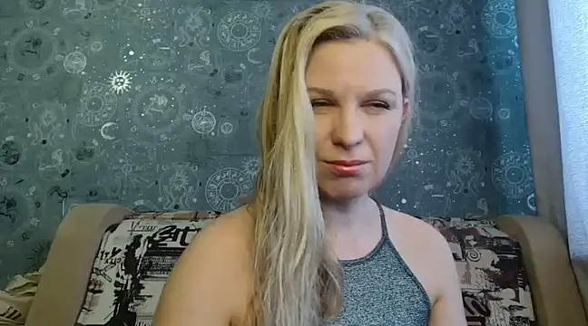 Snapshot of BlondeFox chatting on February 2025 05:07:02 AM BlondeFox online show from February 2025 05:07:02 AM