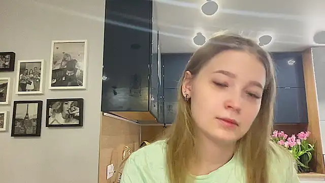 Snapshot of CharmingSarah chatting on March 2025 11:31:01 AM CharmingSarah online show from March 2025 11:31:01 AM