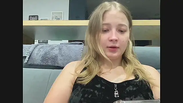 Snapshot of CharmingSarah chatting on October 2025 04:30:02 PM CharmingSarah online show from October 2025 04:30:02 PM