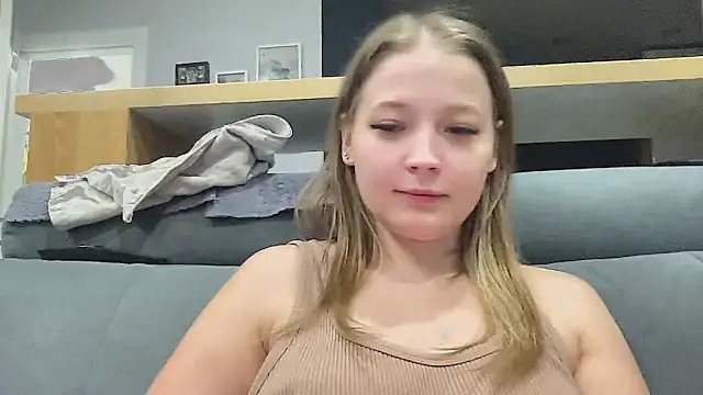 Snapshot of CharmingSarah chatting on October 2025 04:35:01 PM CharmingSarah online show from October 2025 04:35:01 PM