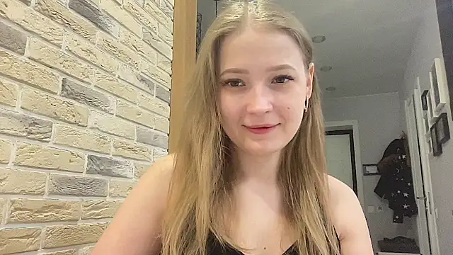 Snapshot of CharmingSarah chatting on March 2026 04:45:02 PM CharmingSarah online show from March 2026 04:45:02 PM