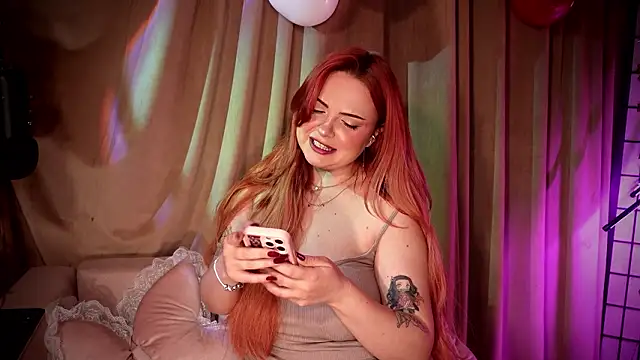 Snapshot of MayaAkashova chatting on February 2026 05:04:01 AM MayaAkashova online show from February 2026 05:04:01 AM