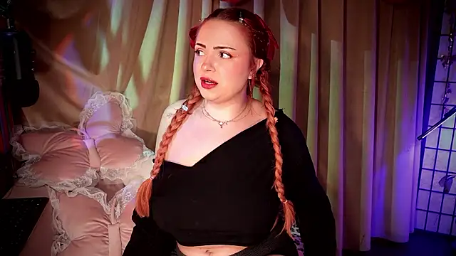 Snapshot of MayaAkashova chatting on February 2026 03:04:02 AM MayaAkashova online show from February 2026 03:04:02 AM