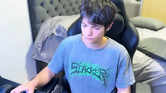 Snapshot of SasukeUhchiaa chatting on February 2025 01:48:02 AM SasukeUhchiaa online show from February 2025 01:48:02 AM