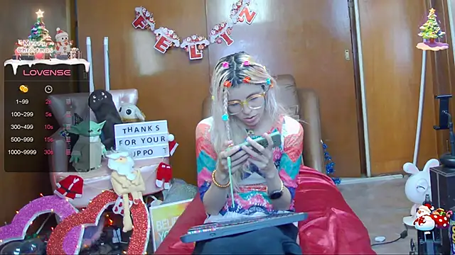 Snapshot of Skinygirl chatting on December 2024 11:31:02 PM Skinygirl online show from December 2024 11:31:02 PM