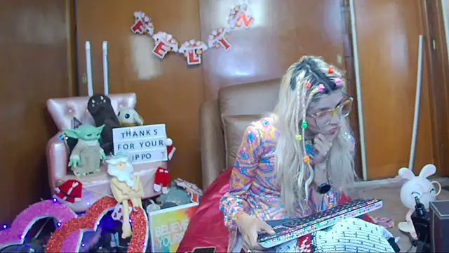 Snapshot of Skinygirl chatting on December 2024 11:42:01 PM Skinygirl online show from December 2024 11:42:01 PM