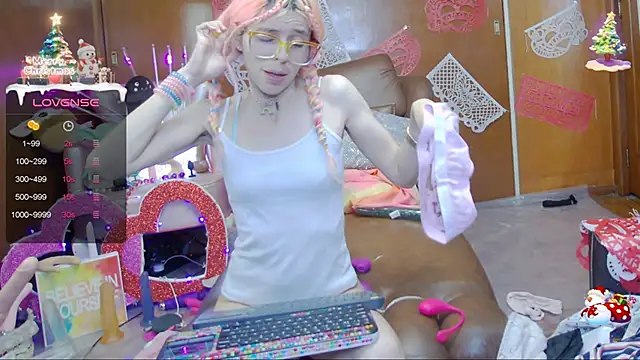 Snapshot of Skinygirl chatting on February 2025 04:23:01 AM Skinygirl online show from February 2025 04:23:01 AM