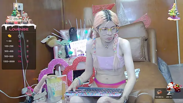 Snapshot of Skinygirl chatting on February 2025 03:04:02 AM Skinygirl online show from February 2025 03:04:02 AM