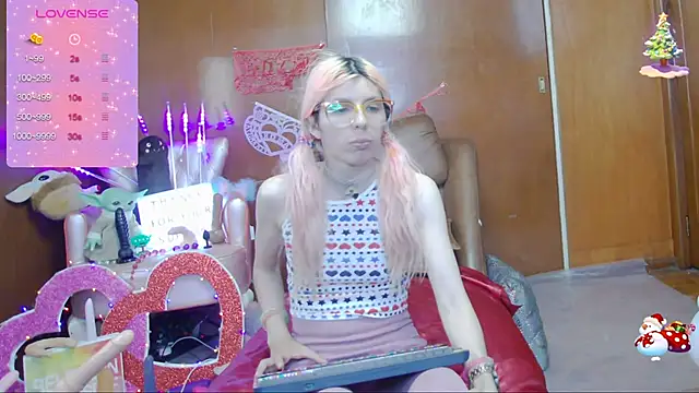 Snapshot of Skinygirl chatting on March 2025 10:42:01 PM Skinygirl online show from March 2025 10:42:01 PM