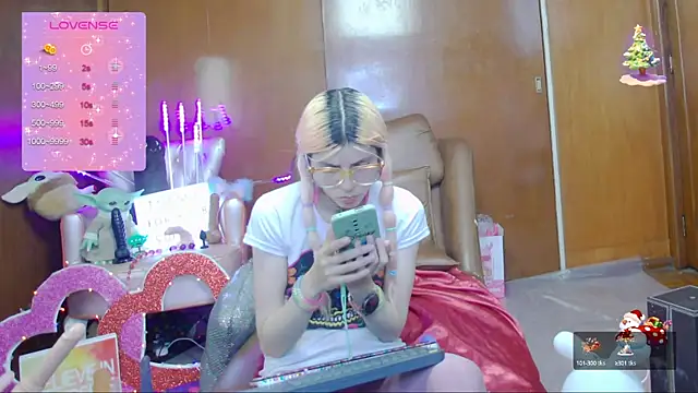 Snapshot of Skinygirl chatting on March 2025 12:38:02 AM Skinygirl online show from March 2025 12:38:02 AM