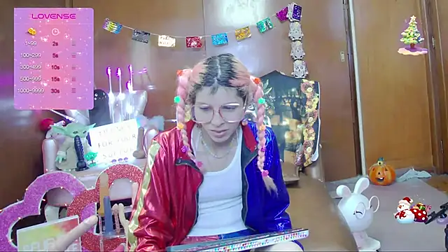 Skinygirl online show from October 2025 10:00:02 PM