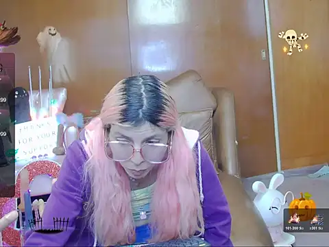 Skinygirl online show from November 2025 10:53:02 PM