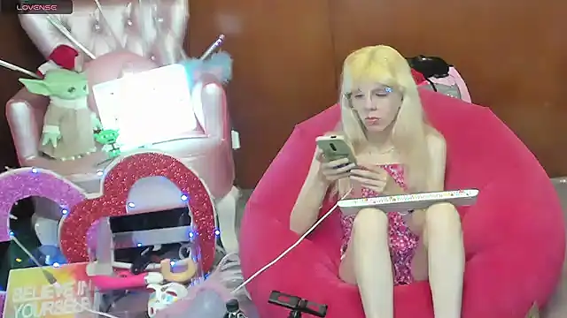 Skinygirl online show from April 2026 11:14:02 PM