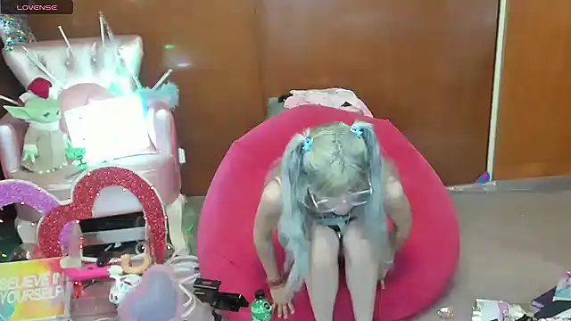 Skinygirl online show from May 2026 11:13:02 PM
