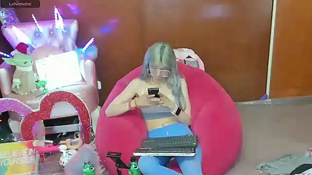 Skinygirl online show from May 2026 09:53:02 PM
