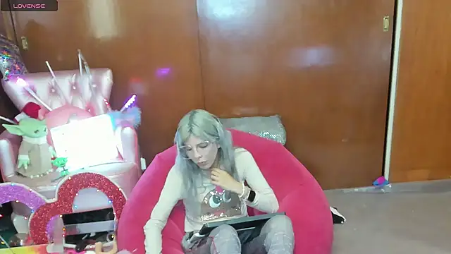 Skinygirl online show from May 2026 12:05:01 AM