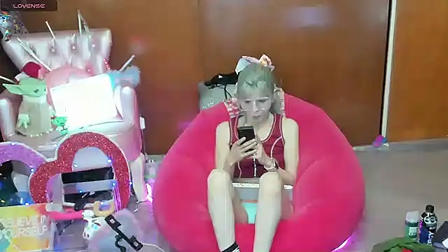 Skinygirl online show from May 2026 11:35:02 PM