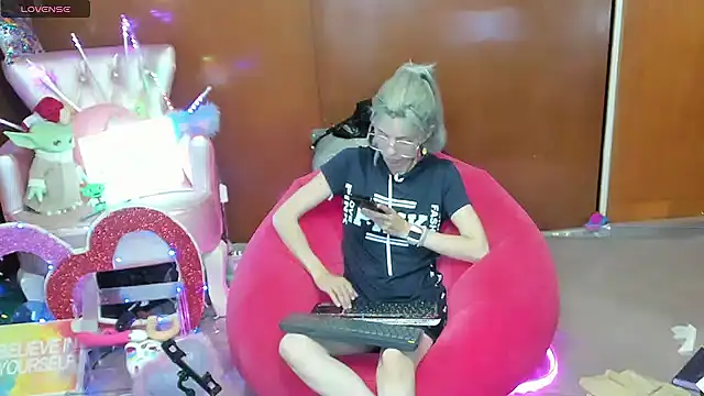 Skinygirl online show from May 2026 01:56:02 AM