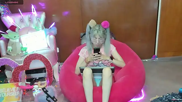 Skinygirl online show from May 2026 11:44:01 PM
