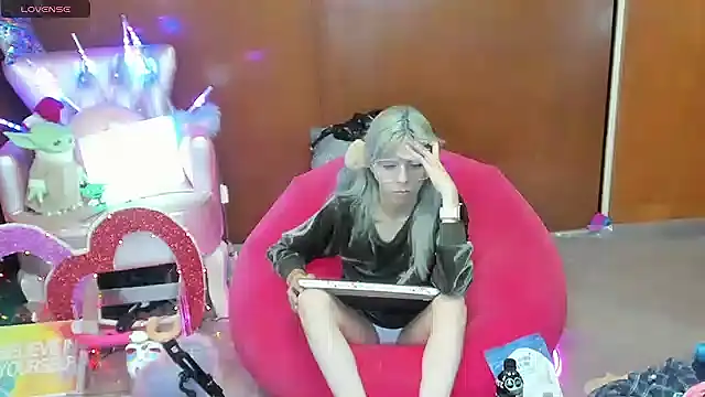 Skinygirl online show from May 2026 12:18:01 AM