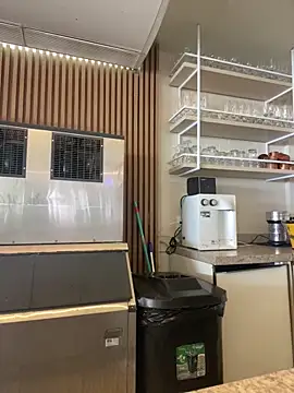 Juninho10c online show from December 2025 06:01:02 PM