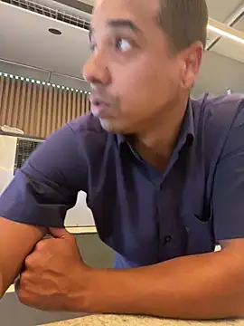 Juninho10c online show from December 2025 08:35:01 PM