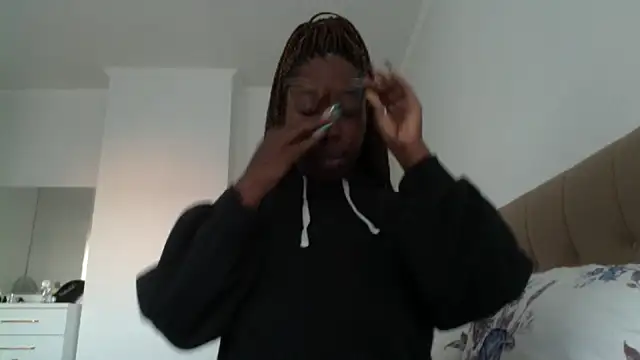 Snapshot of MadamIndigo chatting on December 2024 02:26:02 PM MadamIndigo online show from December 2024 02:26:02 PM