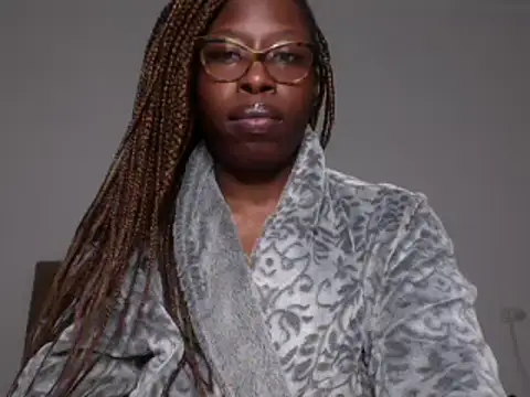 Snapshot of MadamIndigo chatting on January 2025 03:11:02 AM MadamIndigo online show from January 2025 03:11:02 AM