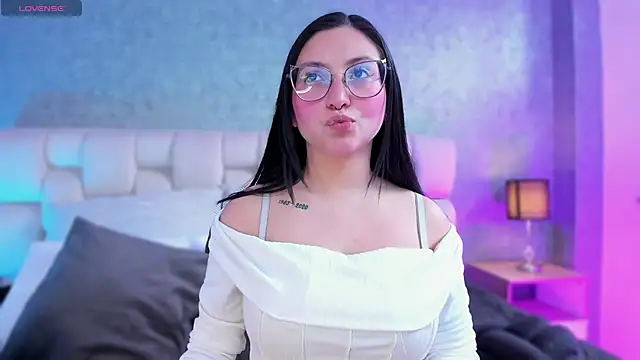 lucy neil online show from January 2025 07:07:02 PM